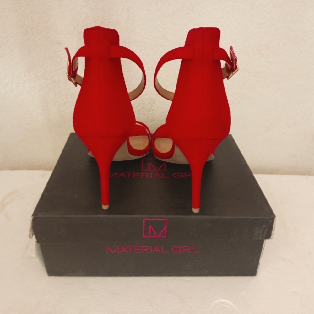 Material Girl - Picture 4 of 4